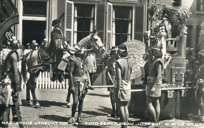 109452 Afbeelding van de maskerade-optocht ter gelegenheid van de viering van het 59e lustrum van de Utrechtse ...